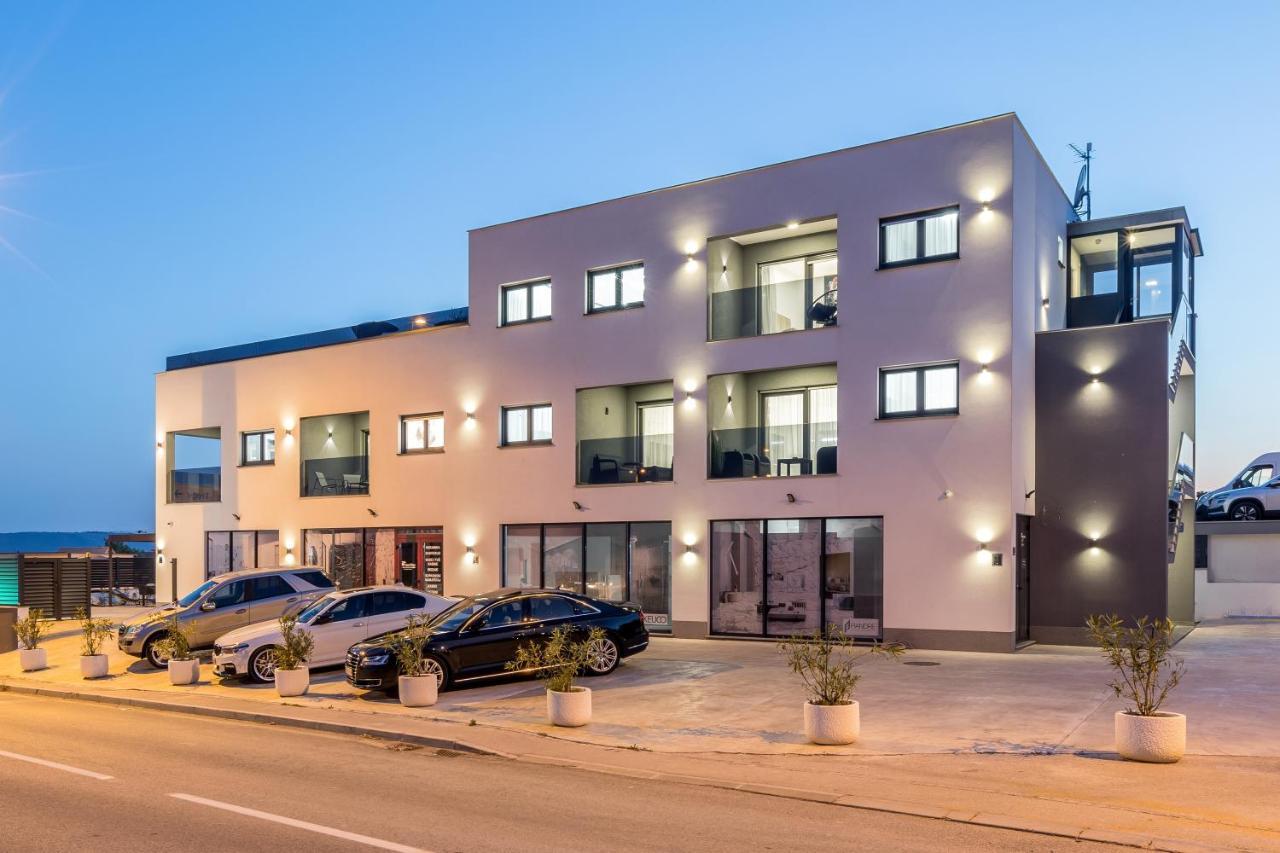 Apartments With A Parking Space Kastel Luksic, Kastela - 20265 Extérieur photo